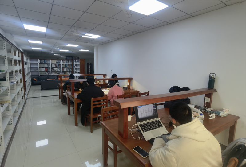 1735182779254034376.jpg 三楼漂流书室2.jpg