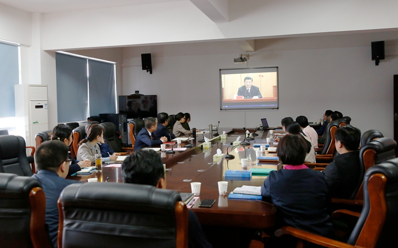 1556607634910092577.jpg 院领导和中层干部收看习总书记讲话.jpg
